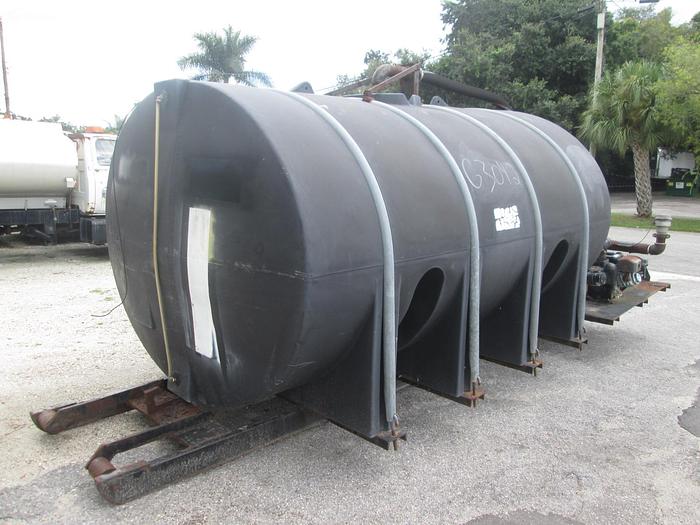 Used 3000 Gallon Poly Tank with Spray Rig