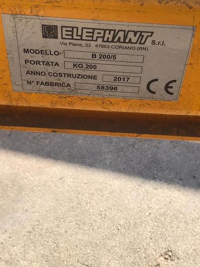 Usato GRU A BANDIERA ELEPHANT