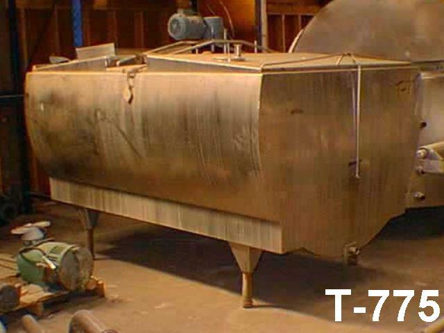 Usado 900 GALLON BULK TANK.  EM-BEE MUELLER