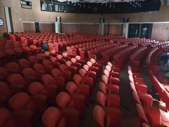 Usato Arredamento sala conferenze, Poltrone FRAU in pelle