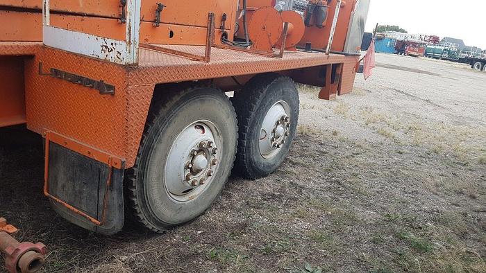 Used 2002 WELCAN 4 Axle Carrier Style Oilfield Pump / Kill Truck