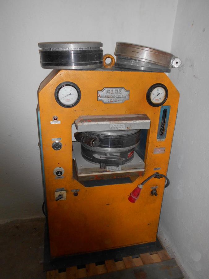 Usato VULCANIZZATORE A POMPA PER MINUTERIE USATO