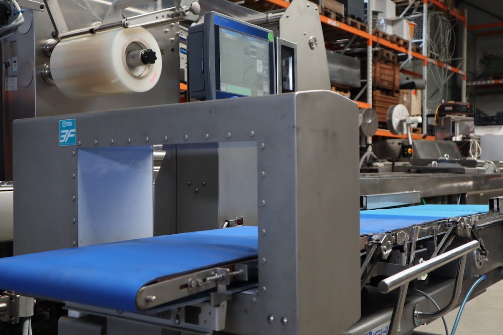 Used Ishida and Ceia checkweigher metaldetector combination