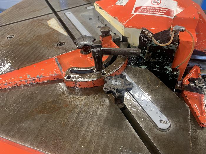 Used AMADA CSW220 station hydraulic 4mm Corner notching machine