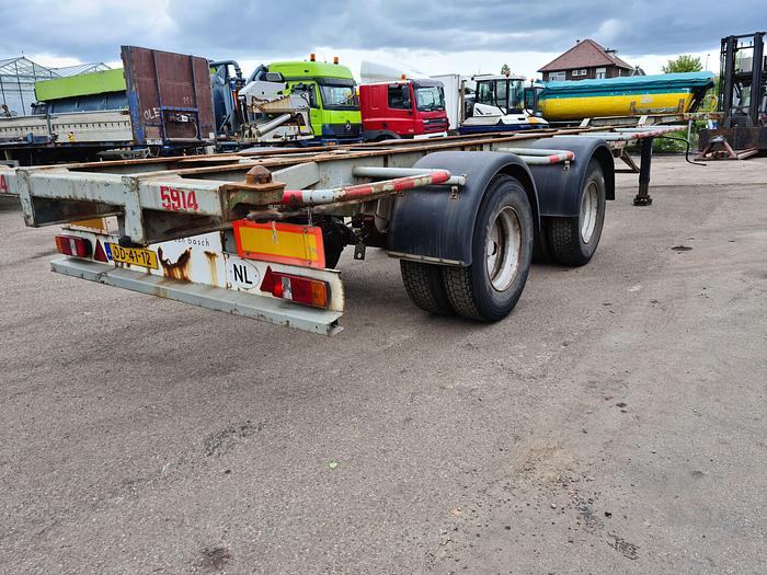 Used 1980 2 axle gooseneck container chassis  steel suspension drum brakes freuhauf