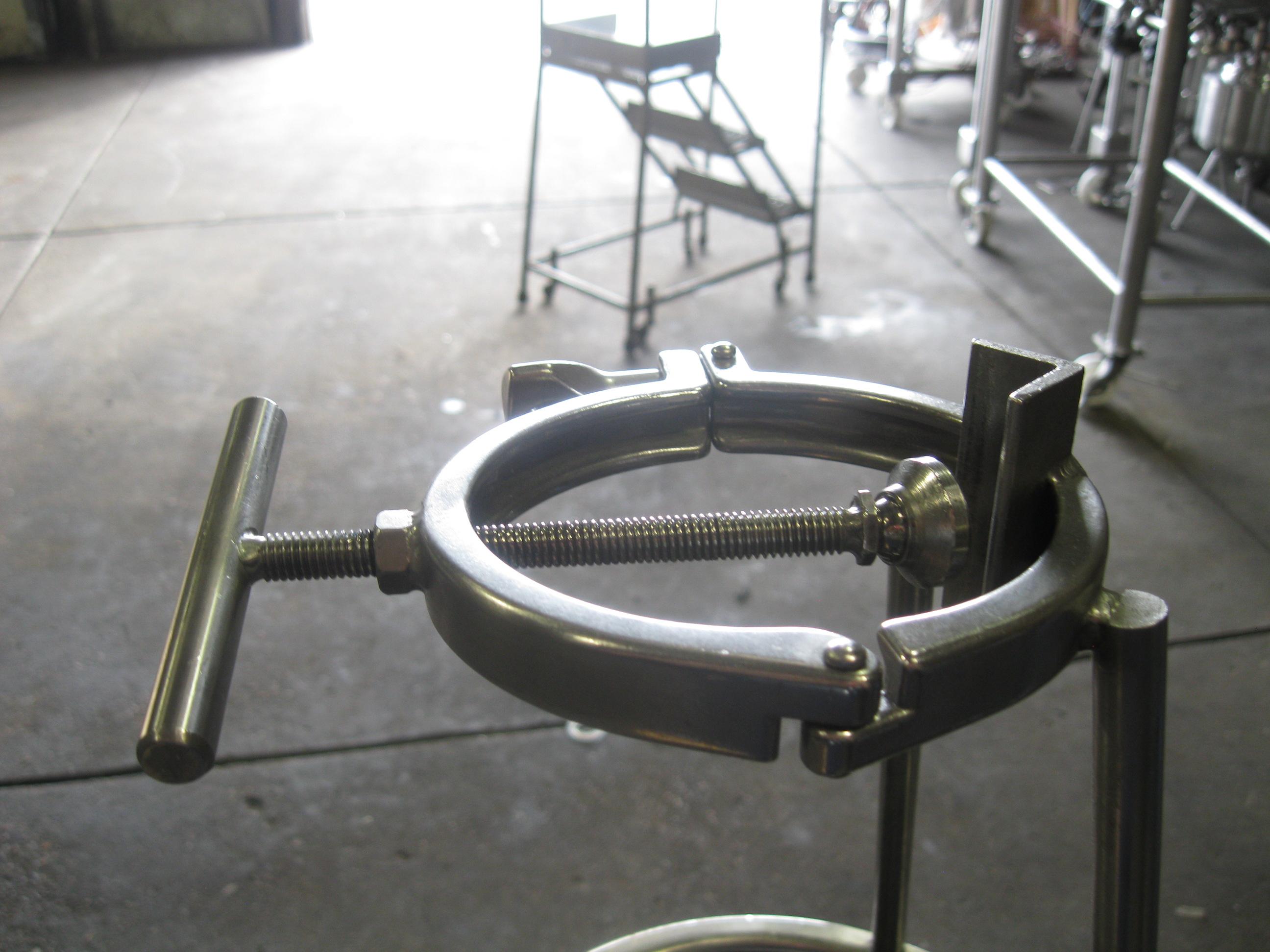 Usado 2.5 GALLON SINGLE SHELL TANK