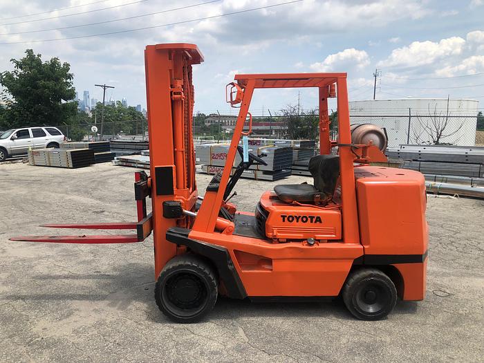 Used 10,000 LB. TOYOTA FORKLIFT MODEL FGC45 W/ SOLID TIRES