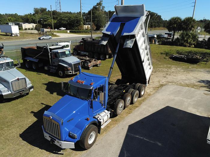 Used 2011 Kenworth T800 tri axle dump truck