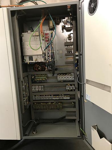 Usato CENTRO DI LAVORO VERTICALE