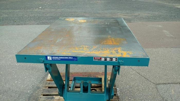 Used Advance Lifts Lift Table