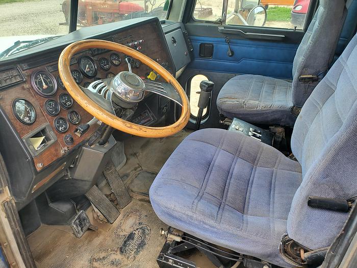 Used 1990 Peterbilt w/ New Holland 1051 Stack Retriever