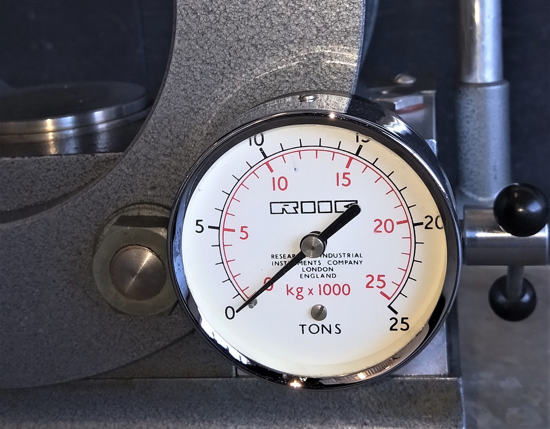 Used RIIC 25-Ton Hydraulic Ring Press