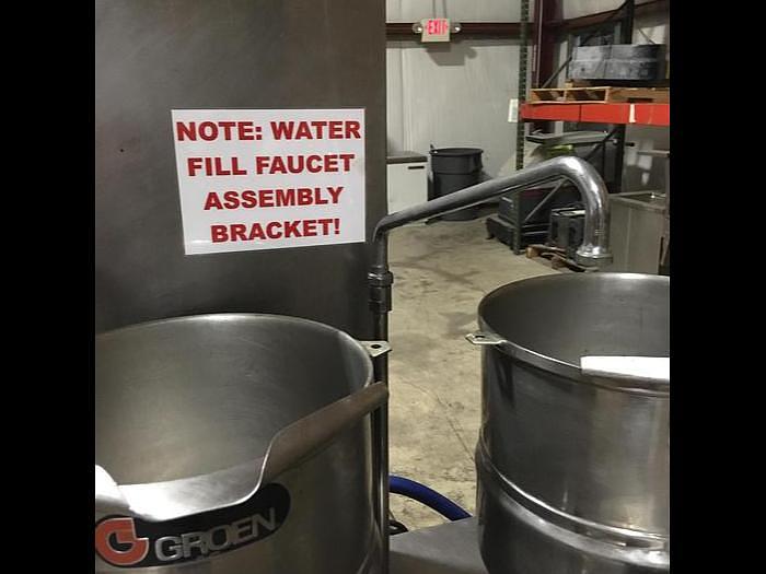 Used GROEN DOUBLE 20 QT. TRUNNION KETTLES ON SELF CONTAINED NAT. GA...