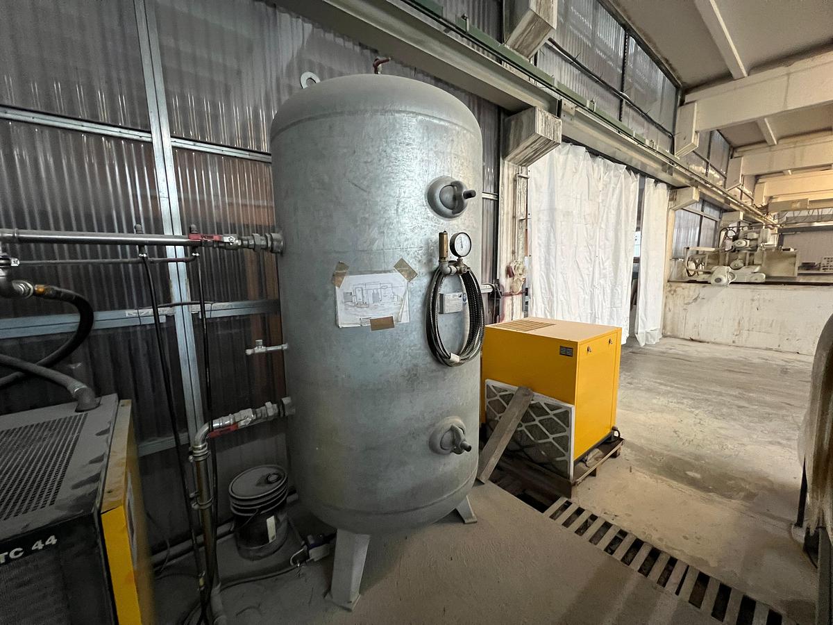 Gebraucht 2009 Maschinen + Behälter Bau