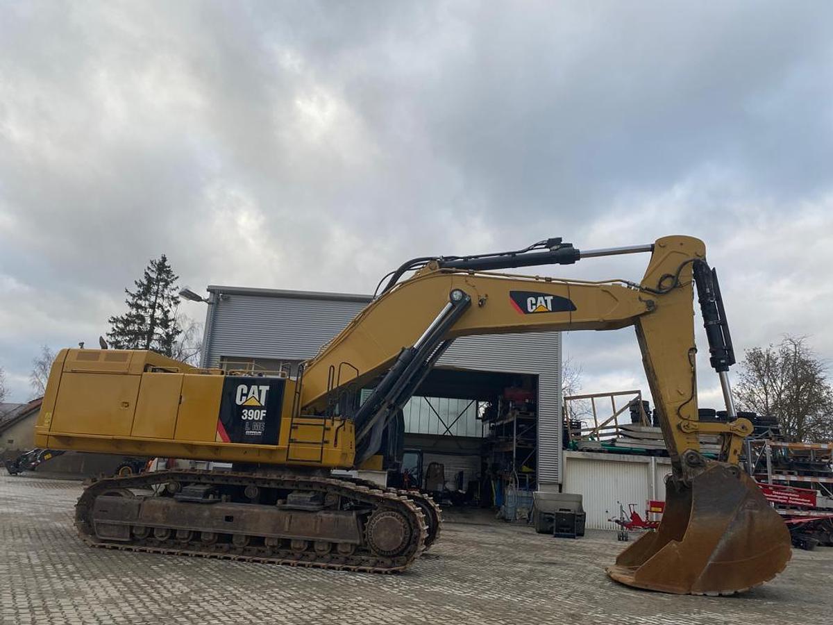 Gebraucht 2015 CATERPILLAR  390FL ME
