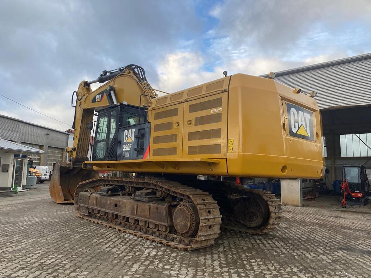 Gebraucht 2015 CATERPILLAR  390FL ME