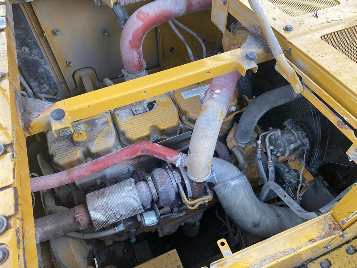 Gebraucht 2015 CATERPILLAR  390FL ME