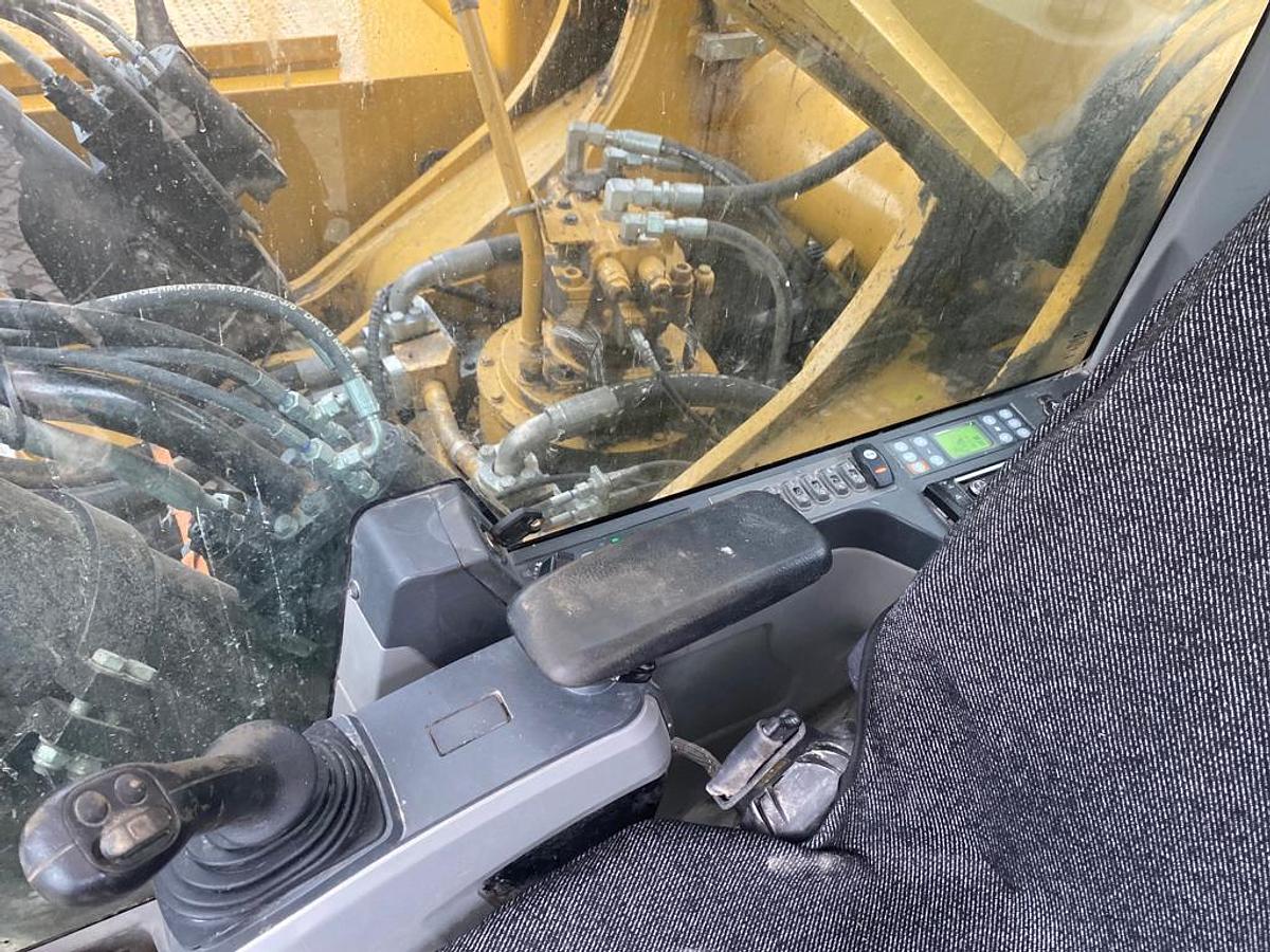Gebraucht 2015 CATERPILLAR  390FL ME