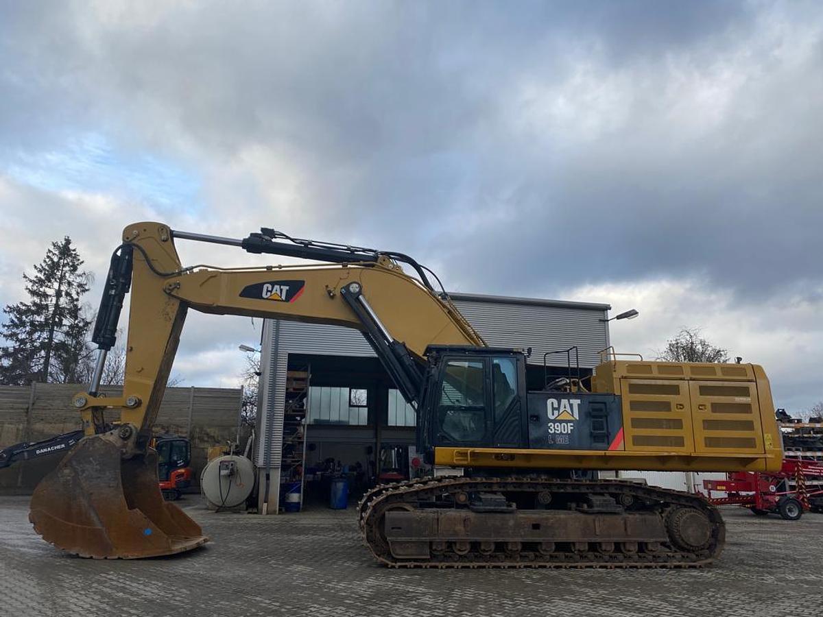 Gebraucht 2015 CATERPILLAR  390FL ME
