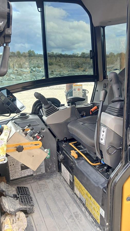 Gebraucht 2025 CATERPILLAR 300.5
