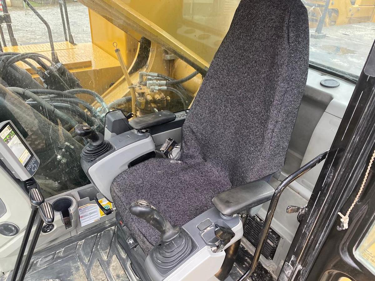 Gebraucht 2015 CATERPILLAR  390FL ME