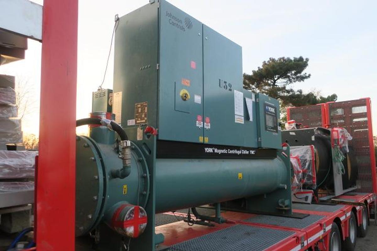 Used 2013 CHILLER York YMC²-S1250AA
