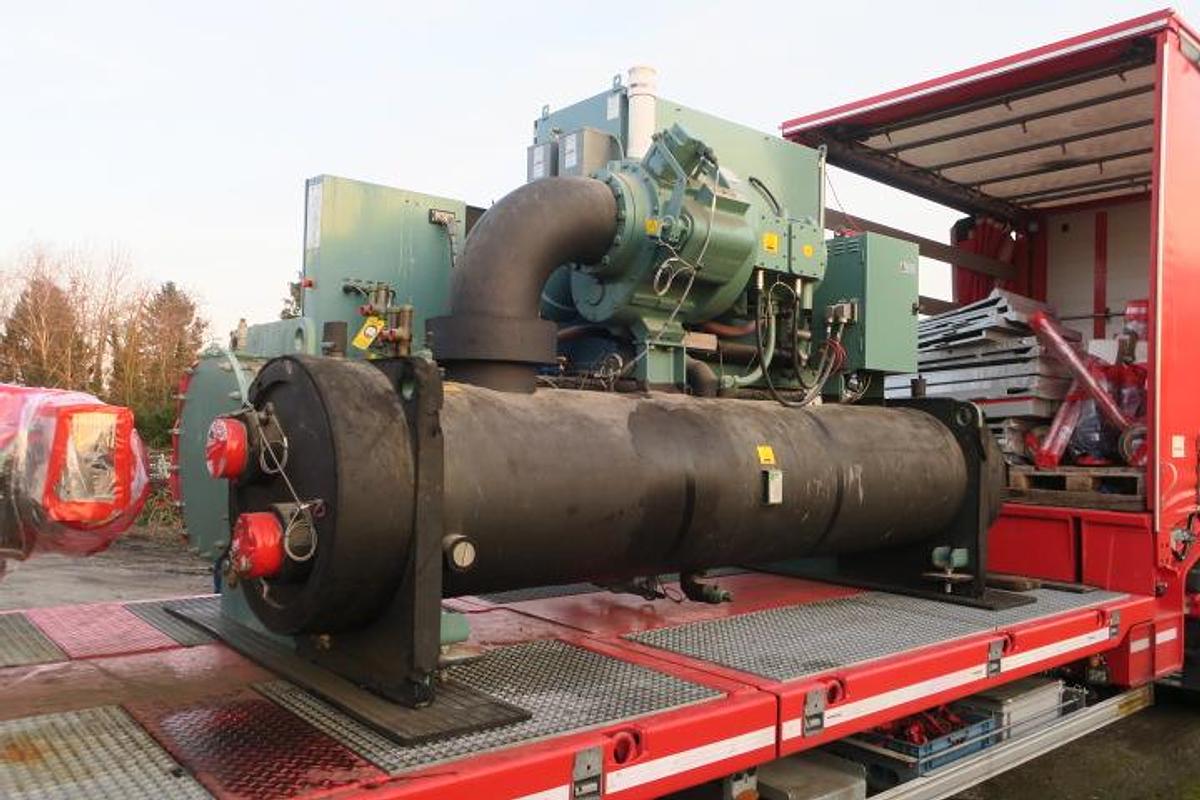 Used 2013 CHILLER York YMC²-S1250AA