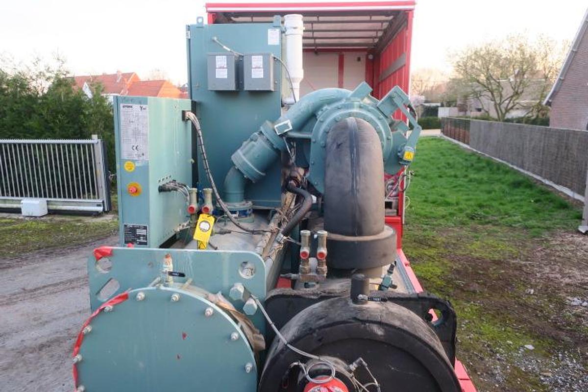 Used 2013 CHILLER York YMC²-S1250AA
