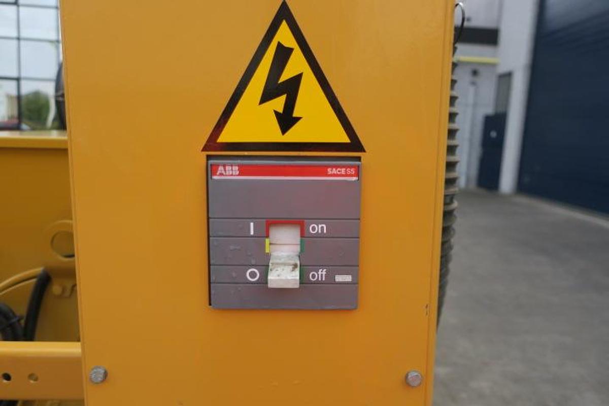 Used 2005 Caterpillar GEP380