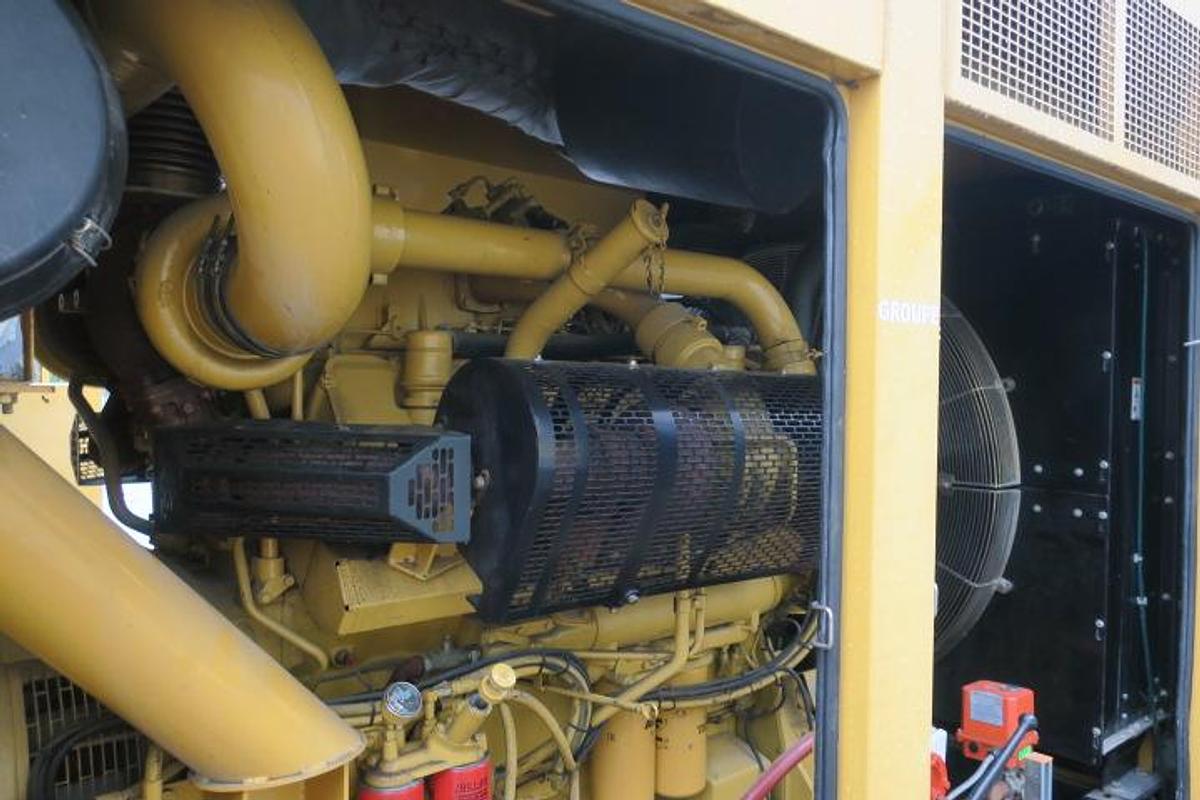 Used 2002 Caterpillar 800F - 800/880 KVA