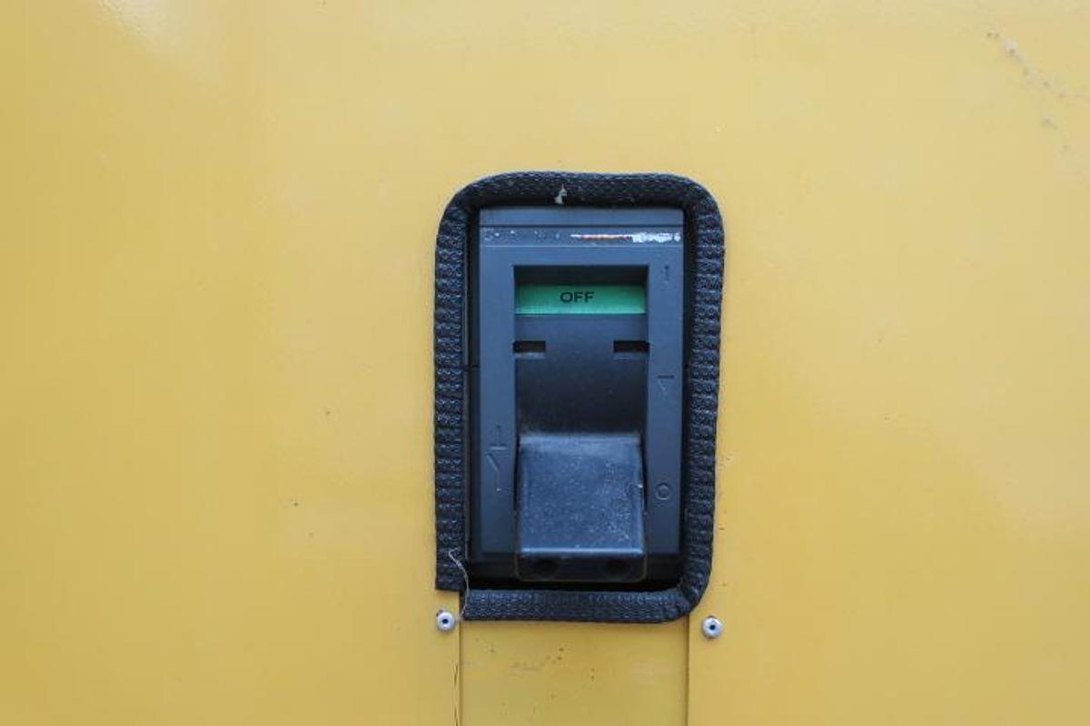 Used 2002 Caterpillar 800F - 800/880 KVA