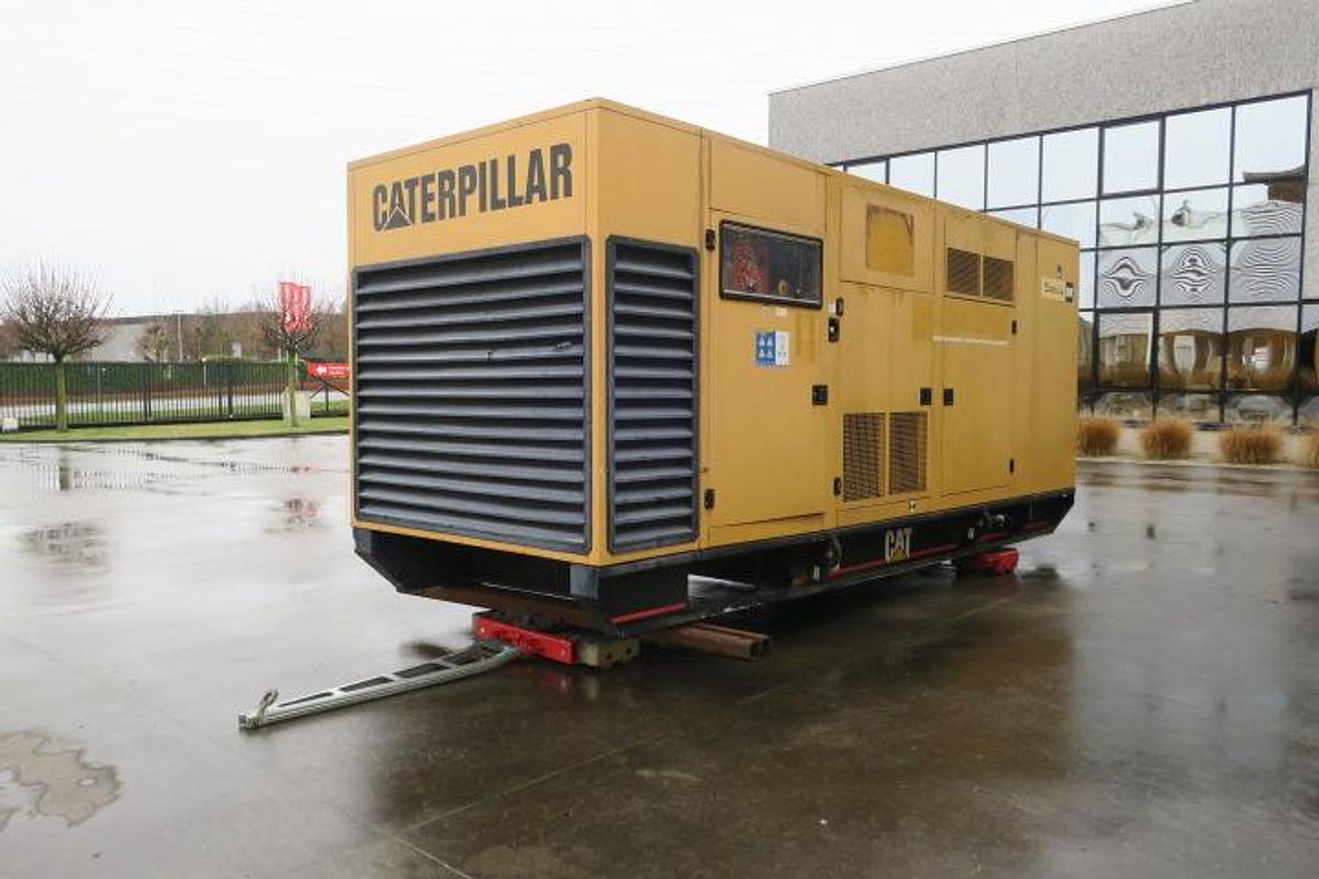 Used 2002 Caterpillar 800F - 800/880 KVA