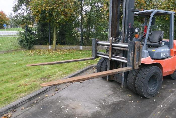 Used 2010 Toyota 42-7 FD 45