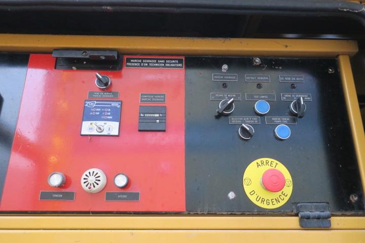 Used 2002 Caterpillar 800F - 800/880 KVA