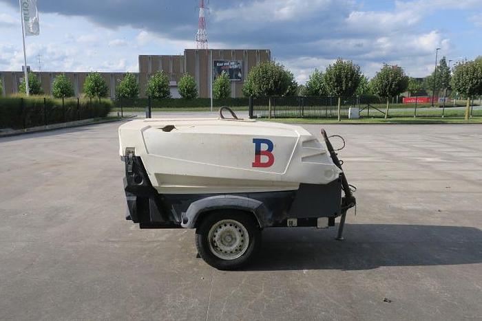 Used 2004 Atlas Copco XAS5700