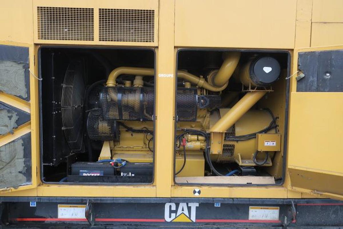 Used 2002 Caterpillar 800F - 800/880 KVA