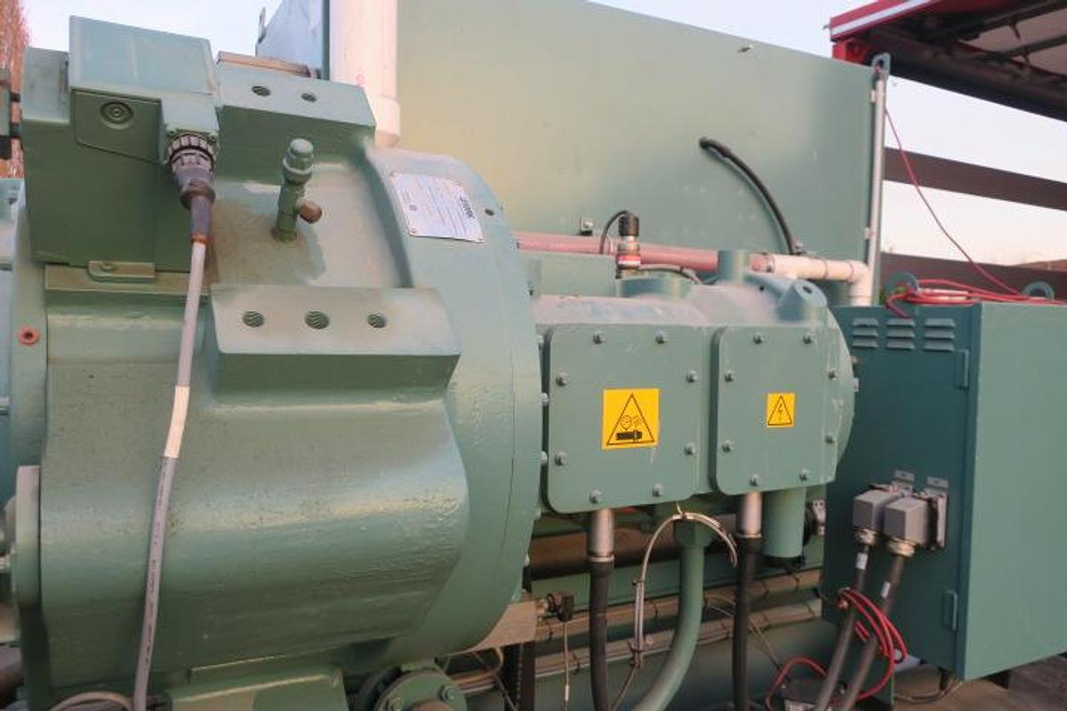 Used 2013 CHILLER York YMC²-S1250AA