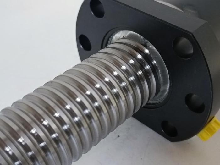 Geschliffener Präzisions Kugelgewindetrieb, D32x5mm, 415mm, Kuhn, neu