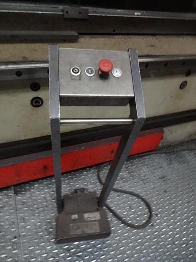 Utilisé Presse plieuse CNC marque BEYELER