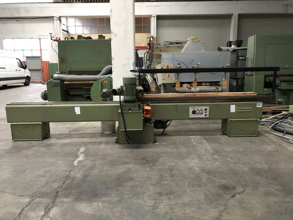 Used Sagomatrice bialbero marca Balestrini