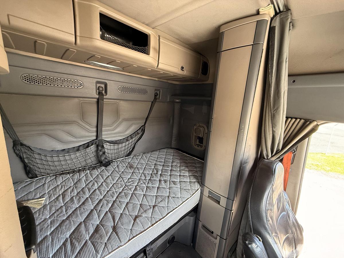 Used 2014 Freightliner CA 125