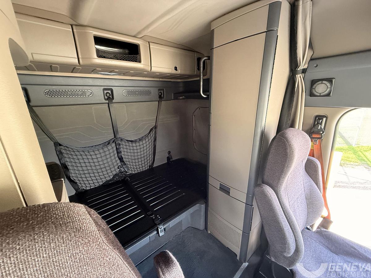 Used 2020 Freightliner Cascadia 113