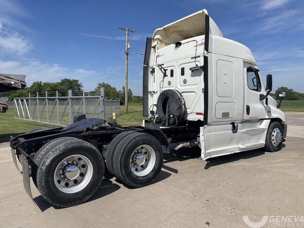 Used 2014 Freightliner Cascadia