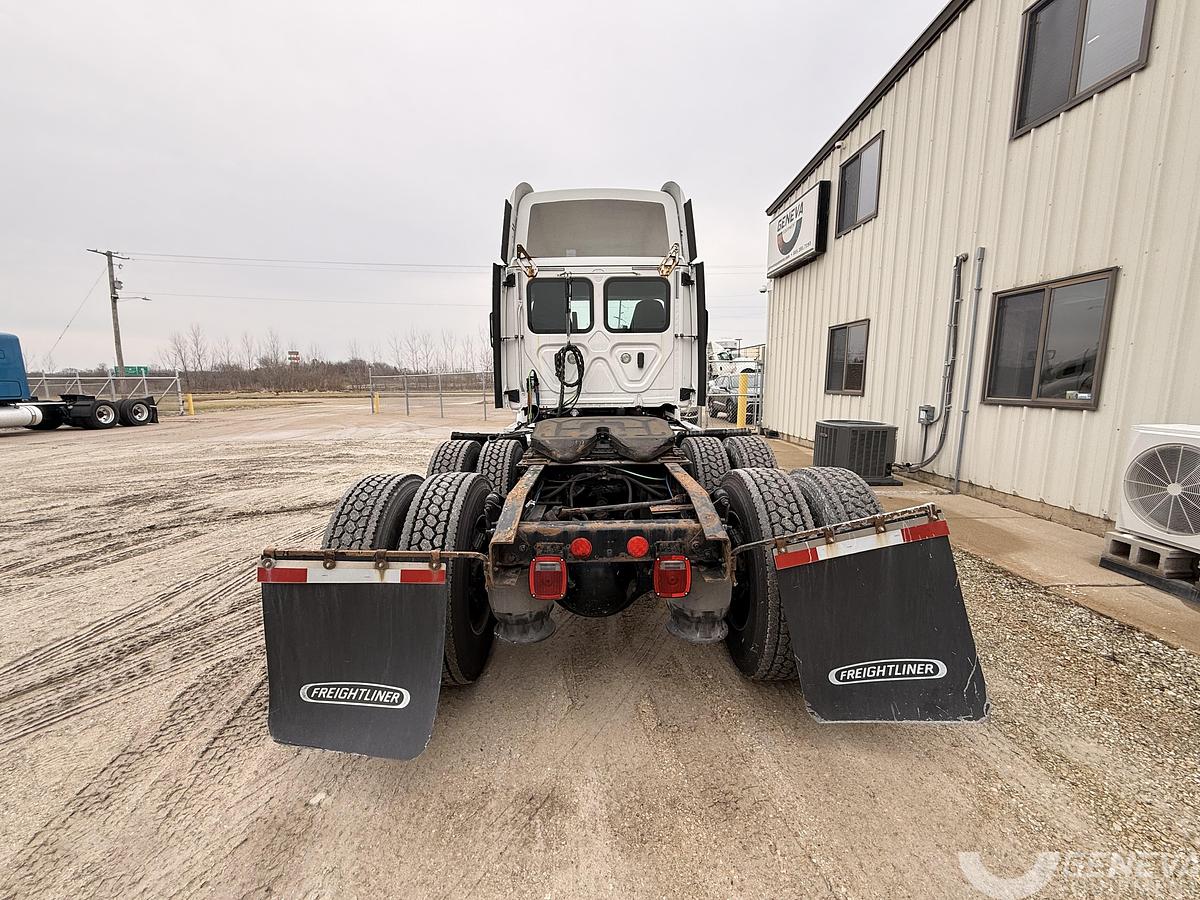 Used 2018 Freightliner Cascadia 113