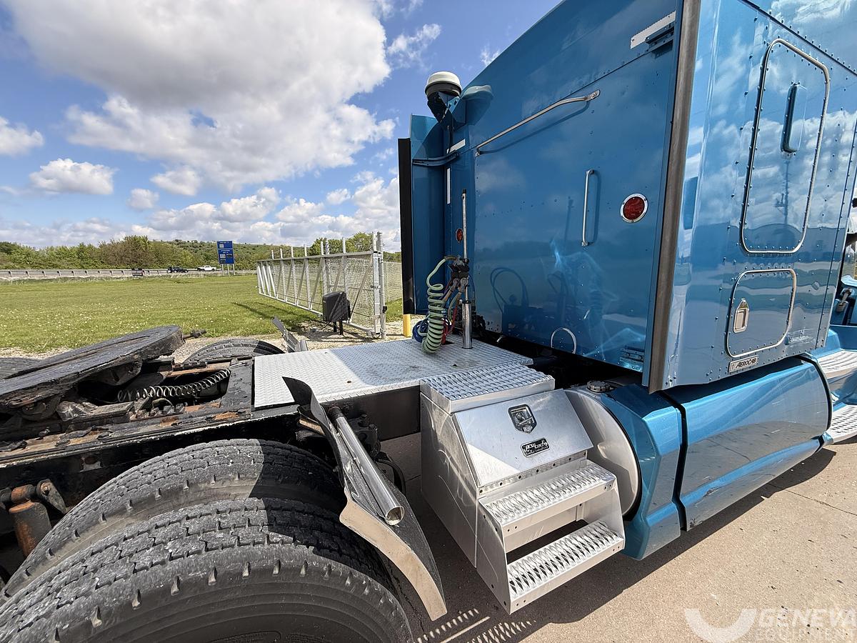 Used 2011 Kenworth T660