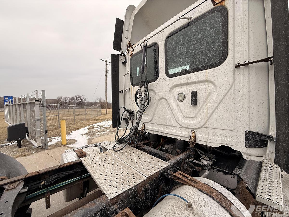 Used 2018 Freightliner Cascadia 113