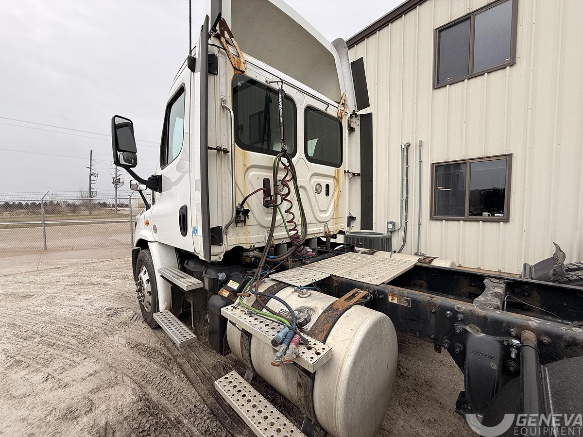 Used 2018 Freightliner Cascadia 113