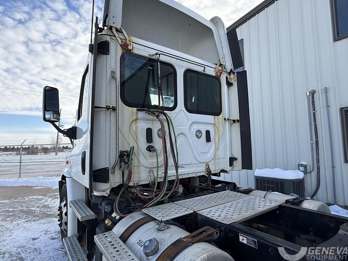 Used 2018 Freightliner Cascadia 113