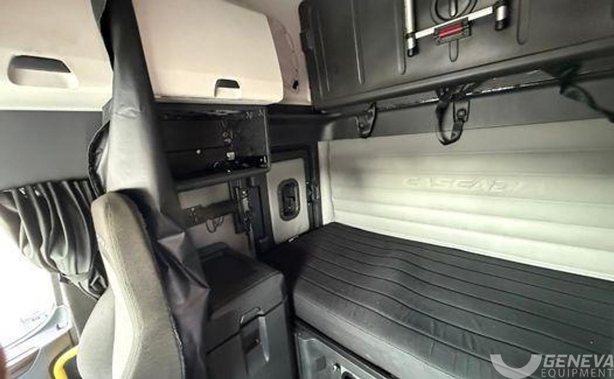 Used 2021 Freightliner Cascadia 126