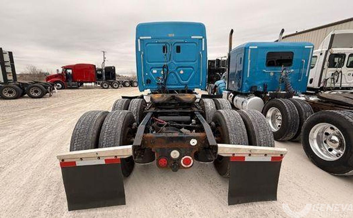 Used 2016 Freightliner CA 125
